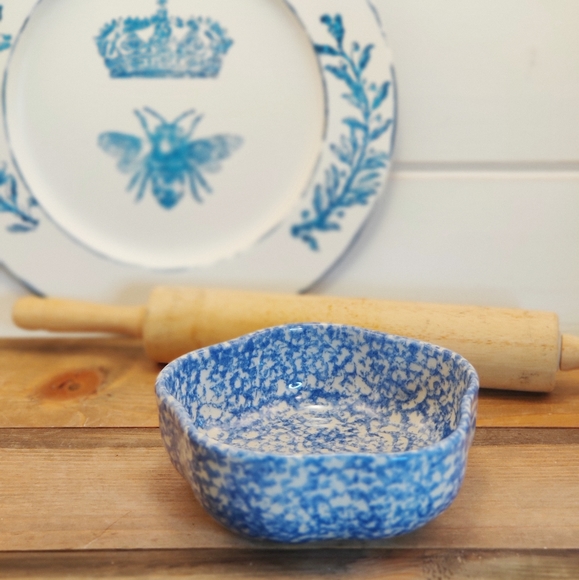 Roseville Spongeware Other - Roseville Spongeware Pottery Henn Petal Bowl